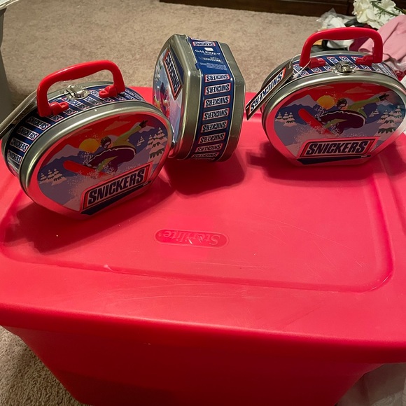 NWT Collectible 2003 Snickers Candy Advertising Tin with handle & clasp to close - Picture 1 of 9